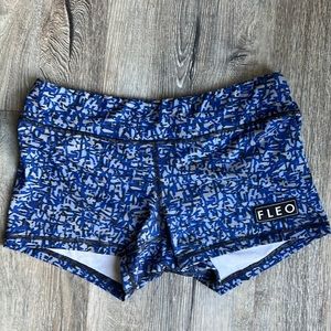 Fleo size L shorts